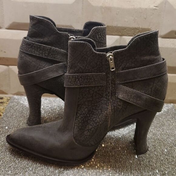 ELIZABETH AND JAMES Grey Booties - Size 10 - Picture 5 of 10